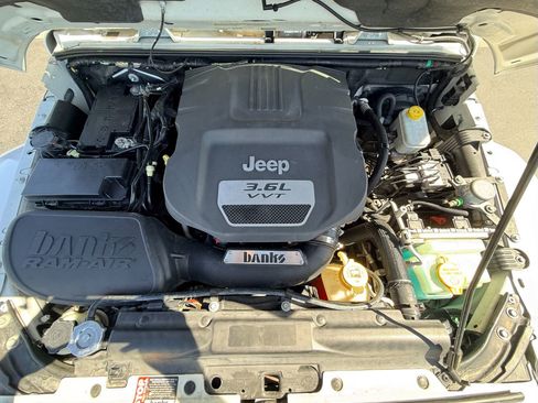 Used 2012 Jeep Wrangler Unlimited Sahara w/ Connectivity Group AWD/4WD image 4