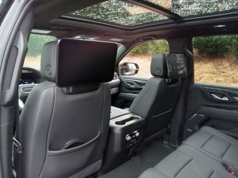 Used 2024 GMC Yukon Denali w/ Denali Reserve Package image 25