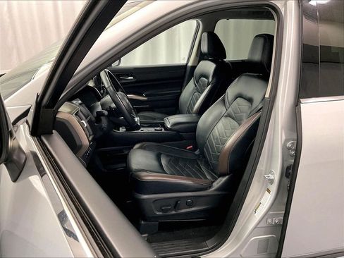 Used 2023 Nissan Pathfinder Platinum AWD/4WD image 10