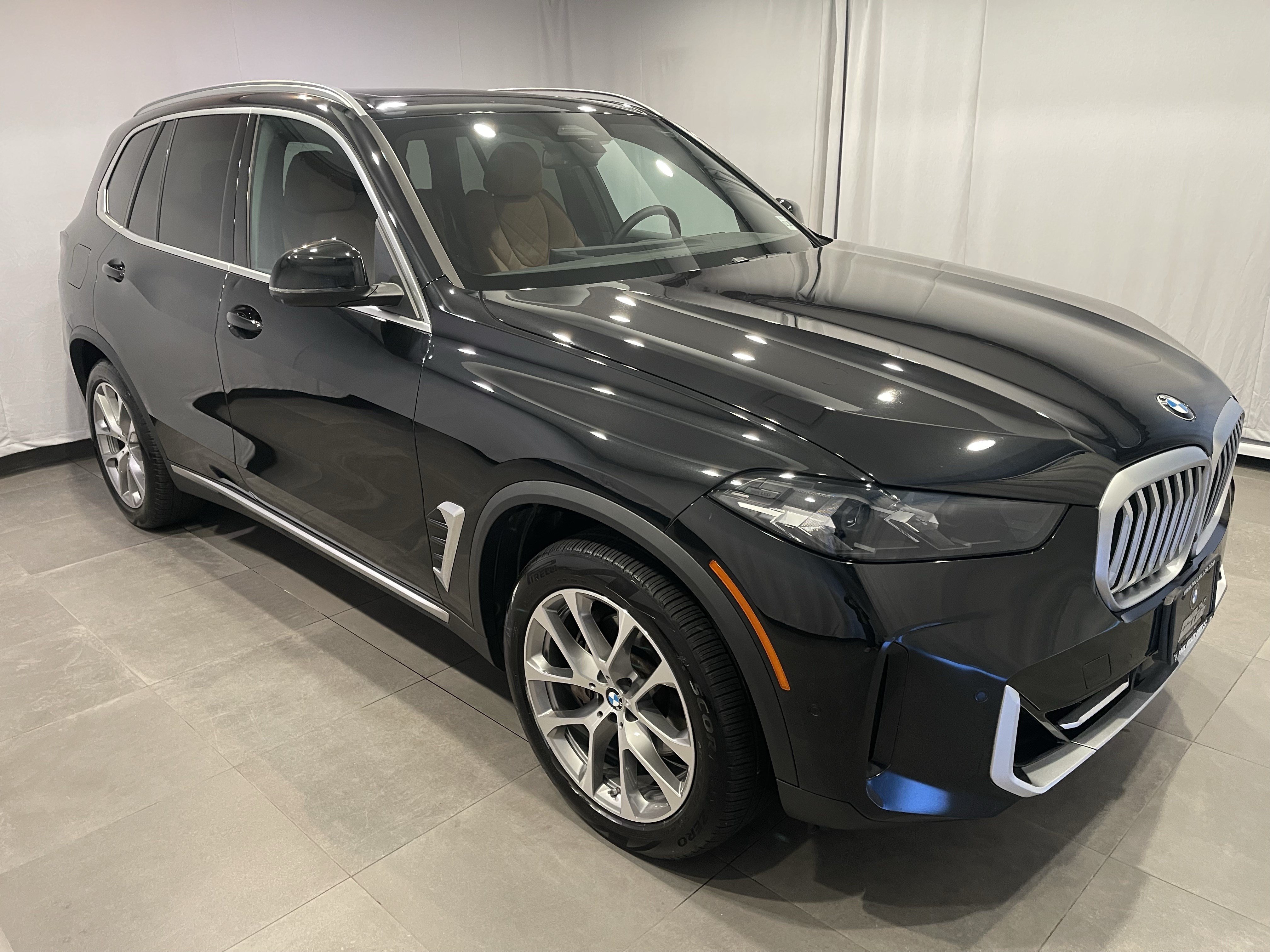 Certified 2024 BMW X5 xDrive40i w/ Parking Assistance Package AWD/4WD image 3
