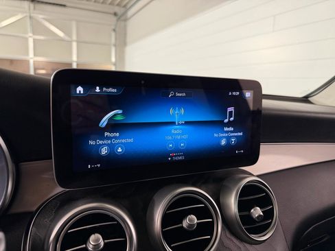 Used 2021 Mercedes-Benz GLC 300 4MATIC image 20