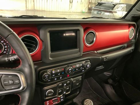 Used 2020 Jeep Gladiator Rubicon w/ Cold Weather Group image 18