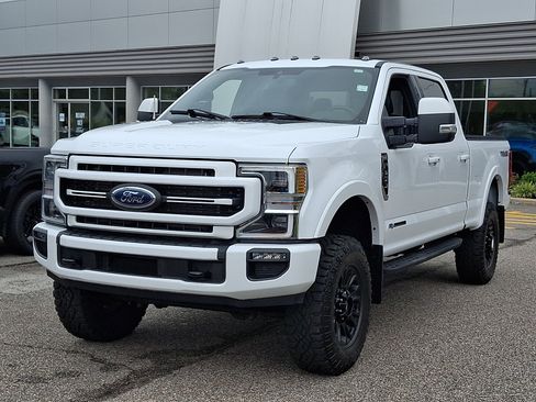 Certified 2022 Ford F350 Lariat w/ Tremor Off-Road Package AWD/4WD image 4