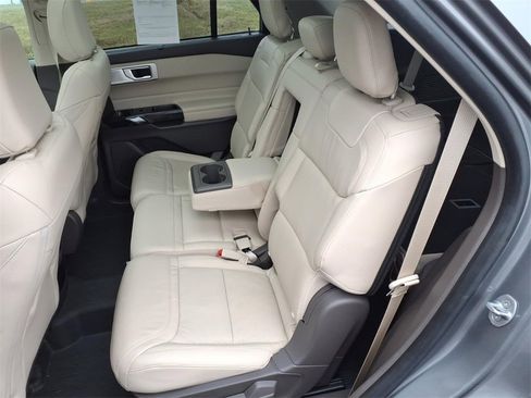 Used 2021 Ford Explorer Platinum w/ Equipment Group 601A image 29