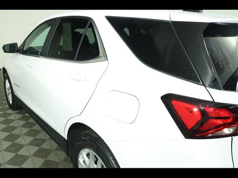 Used 2022 Chevrolet Equinox LT image 16