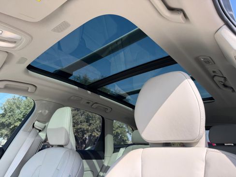 Certified 2023 Volvo XC60 T8 Ultimate w/ Climate Package image 25