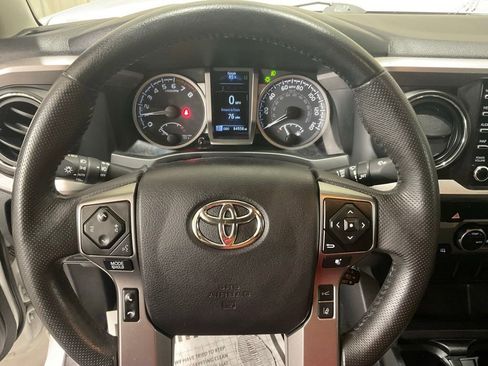 Used 2022 Toyota Tacoma SR5 AWD/4WD image 16