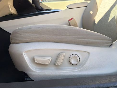 Used 2019 Toyota Camry LE image 20