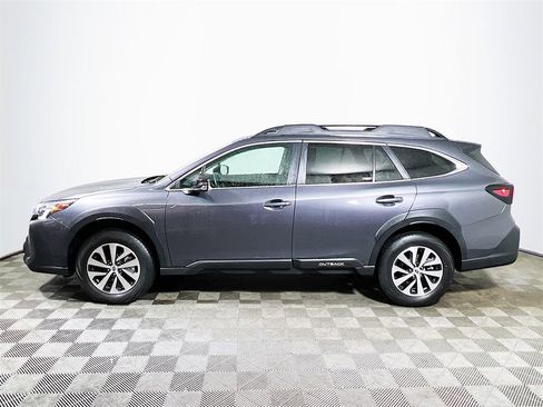 Used 2025 Subaru Outback Premium image 5