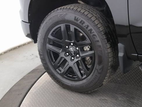 Used 2023 Chevrolet Silverado 1500 Custom Trail Boss w/ LPO, Dark Essentials Package image 13