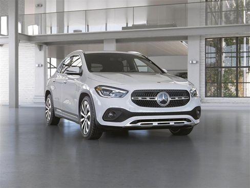 Used 2022 Mercedes-Benz GLA 250 4MATIC image 10