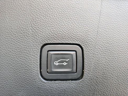 Used 2019 Chevrolet Traverse LT FWD image 13