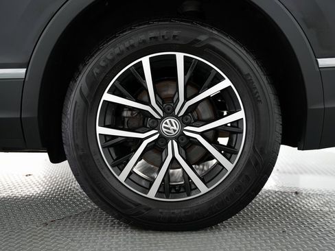 Used 2021 Volkswagen Tiguan SE w/ Panoramic Sunroof Package image 63