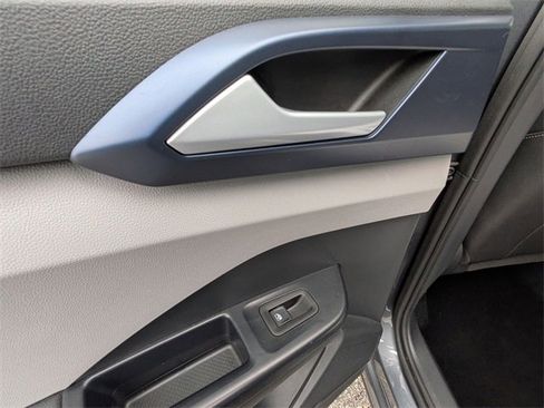 Used 2024 Volkswagen Taos SE image 21