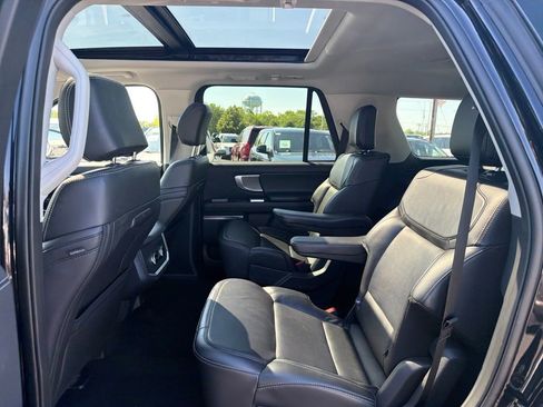 Used 2025 Ford Expedition Platinum AWD/4WD image 6