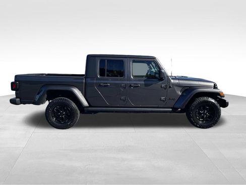Used 2021 Jeep Gladiator Willys image 2