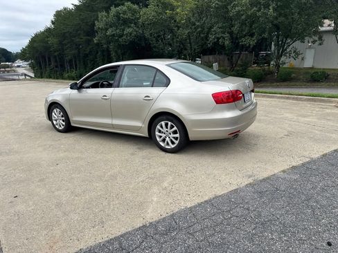 Used 2013 Volkswagen Jetta SE FWD image 11