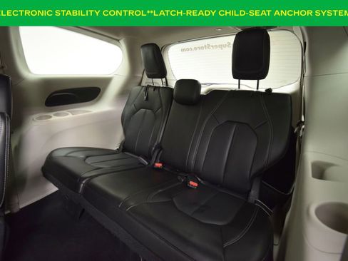 Used 2023 Chrysler Pacifica Touring-L image 17