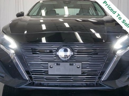 Used 2024 Nissan Altima 2.5 SV image 3
