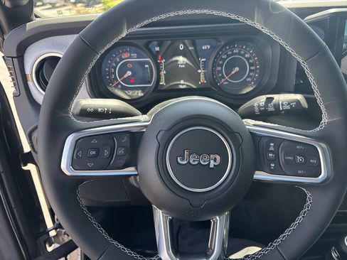 New 2025 Jeep Wrangler Unlimited Sahara AWD/4WD image 27