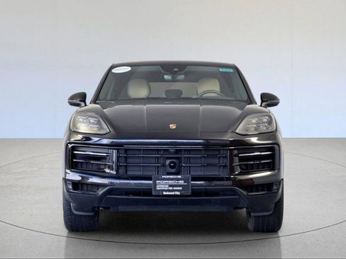 Certified 2025 Porsche Cayenne image 11