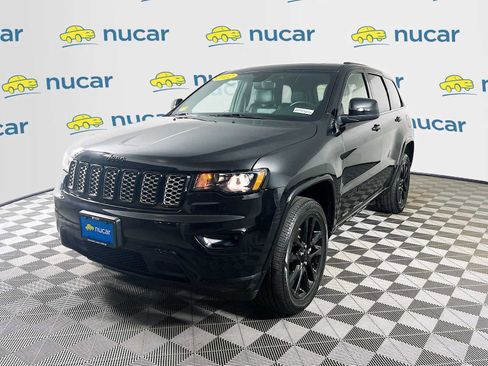 Used 2022 Jeep Grand Cherokee Laredo X image 3