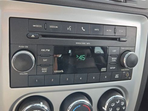 Used 2010 Dodge Challenger SE image 17