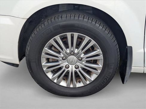Used 2014 Chrysler Town & Country Touring-L w/ Driver Convenience Group image 24