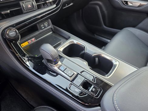 Used 2025 Lexus NX 250 NX 250 Premium w/ Towing Package (2000 Lbs) image 17