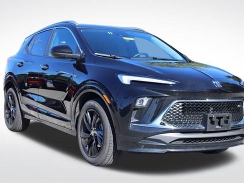 Used 2024 Buick Encore GX Sport Touring image 1