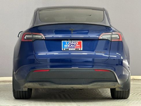 Used 2023 Tesla Model Y Performance image 9
