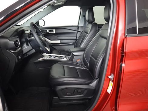 Used 2024 Ford Explorer XLT w/ Equipment Group 202A AWD/4WD image 36