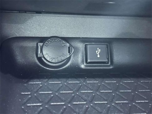 Used 2022 Toyota RAV4 XLE image 23