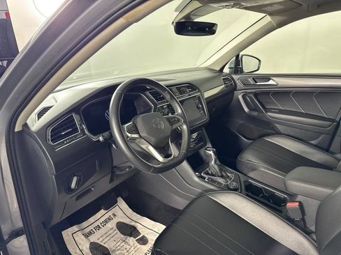 Used 2023 Volkswagen Tiguan SE AWD/4WD image 15