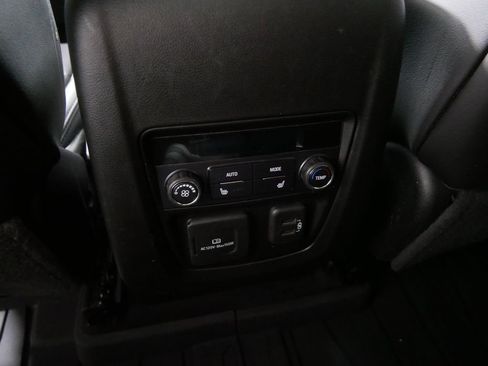 Used 2023 Buick Enclave Avenir image 23