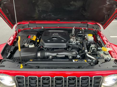 Used 2022 Jeep Wrangler Unlimited Sahara w/ LED Lighting Group AWD/4WD image 28