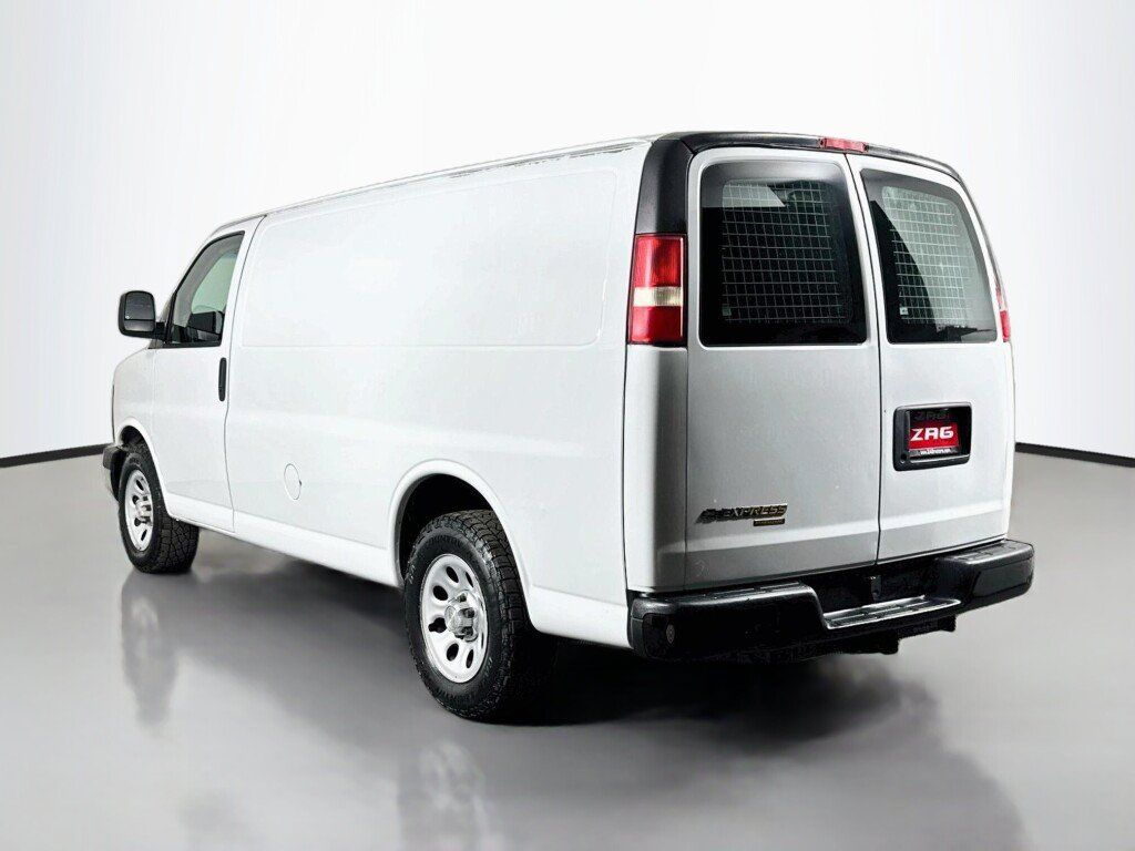 Used 2013 Chevrolet Express 1500 RWD image 3