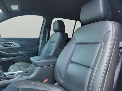 Used 2023 Chevrolet Traverse LT FWD image 23