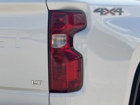 Used 2021 Chevrolet Silverado 2500 LT w/ Fleet Comfort Package AWD/4WD image 10