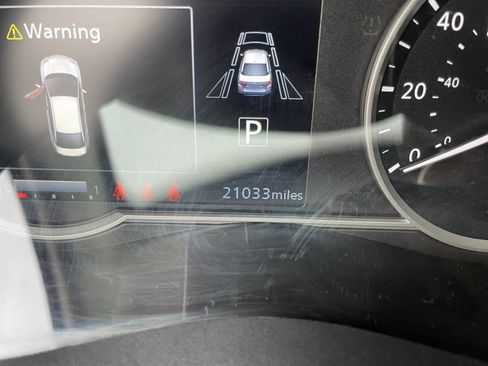 Used 2025 Nissan Versa SV FWD image 39