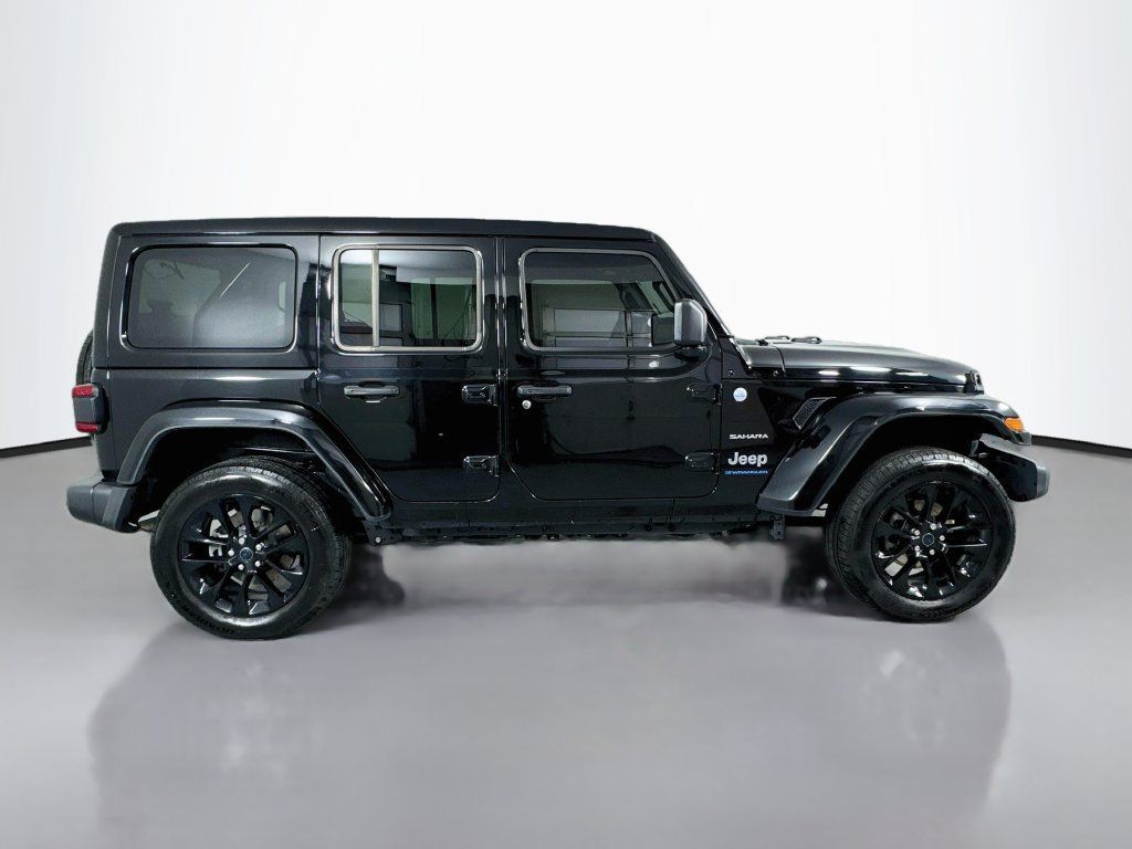 Used 2024 Jeep Wrangler Unlimited Sahara AWD/4WD image 6