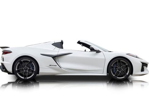 Used 2026 Chevrolet Corvette Z06 w/ Stealth Interior Trim Package RWD image 2