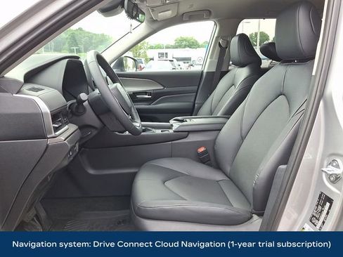 Used 2025 Toyota Grand Highlander AWD image 2