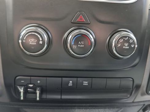 Used 2018 RAM 1500 Express AWD/4WD image 17