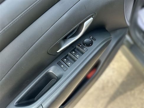 Used 2025 Hyundai Tucson SE image 15