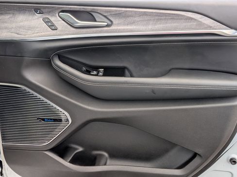 Certified 2021 Jeep Grand Cherokee L Overland w/ Luxury Tech Group IV image 38