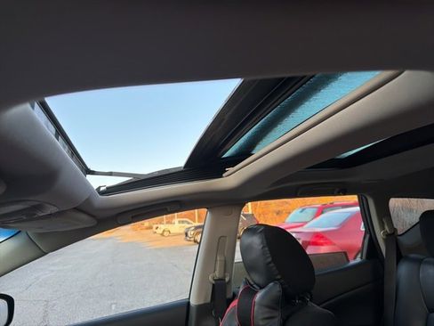 Used 2011 Nissan Murano SV image 3