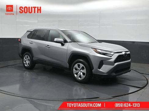 Used 2023 Toyota RAV4 LE AWD/4WD image 4