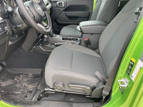 New 2025 Jeep Gladiator Sport image 13