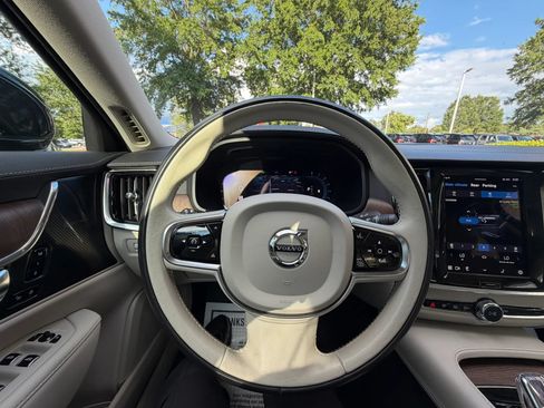Used 2022 Volvo S90 B6 Inscription w/ Advanced Package AWD/4WD image 25